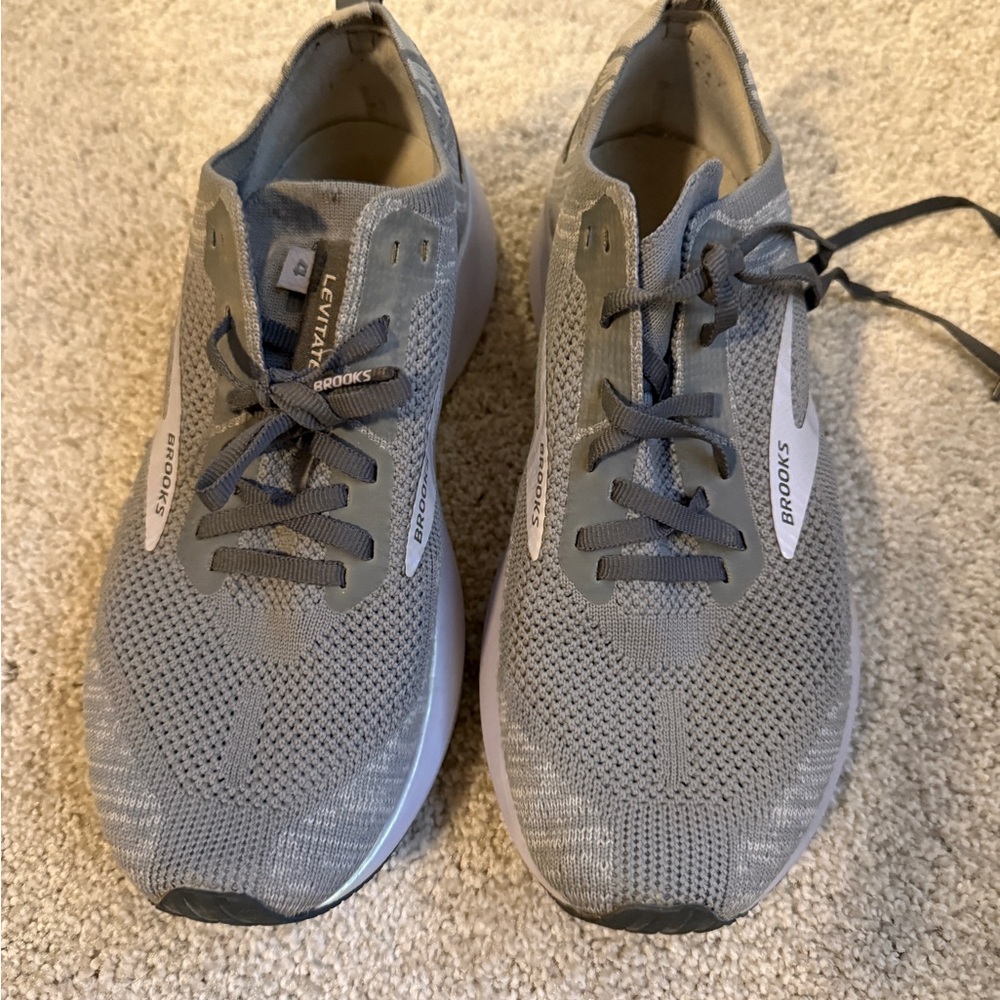 Brooks Gray Athletic Shoes with Breathable Knit Mesh